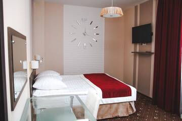 Улучшенный номер с одной двуспальной кроватью № 204 в Отеле Tyumen Time Hotel